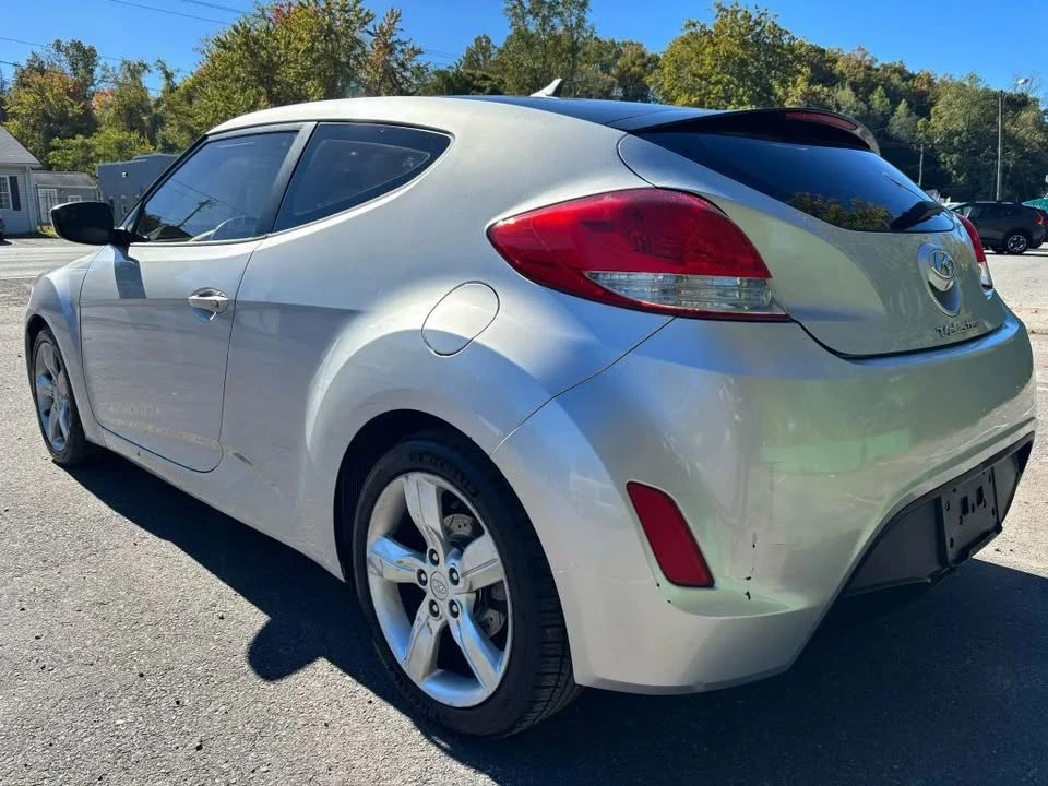 2015 Hyundai Veloster - Image 11 of 18