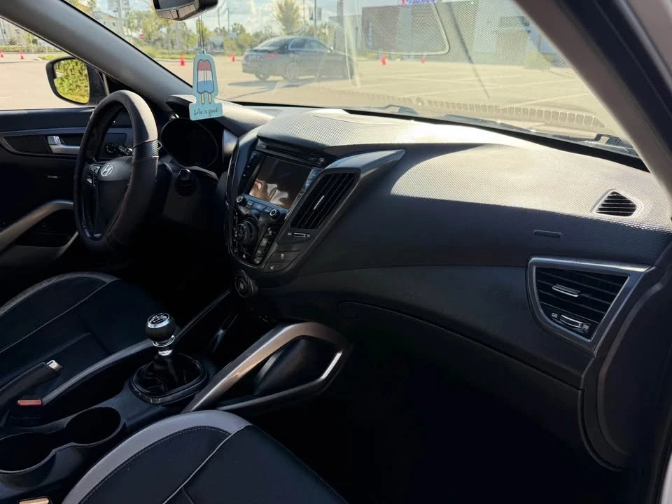 2015 Hyundai Veloster - Image 9 of 16