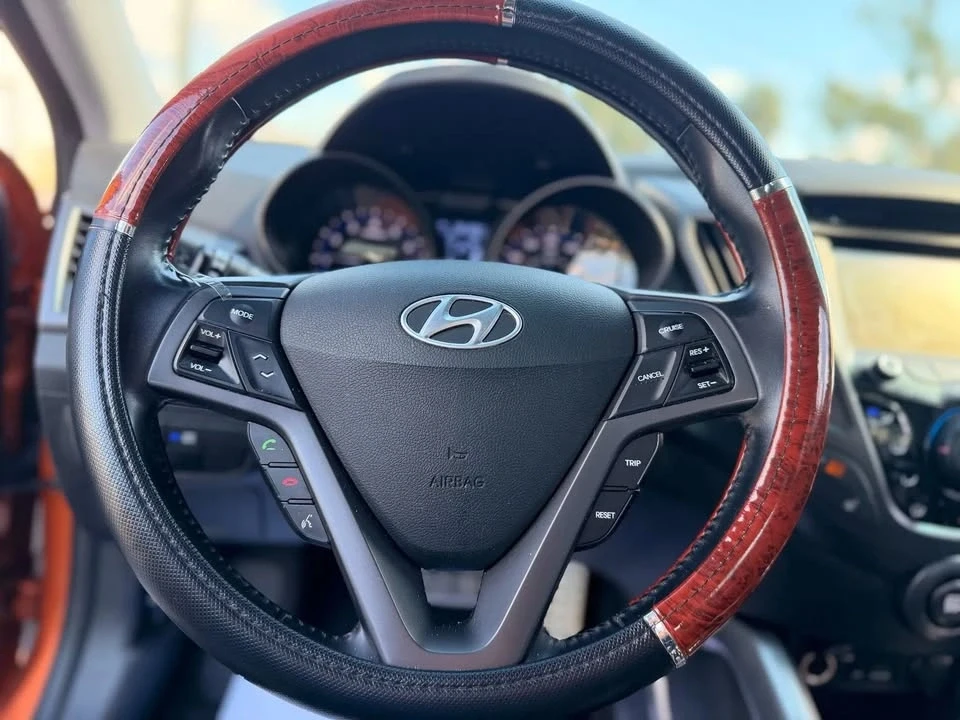 2015 Hyundai Veloster - Image 10 of 12
