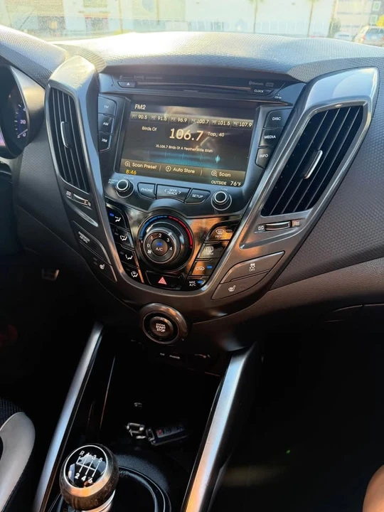 2015 Hyundai Veloster - Image 13 of 16