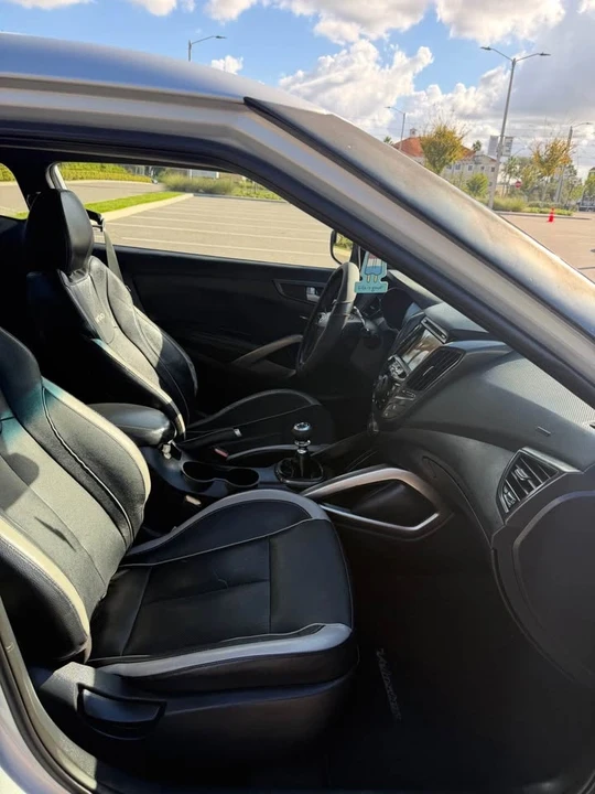 2015 Hyundai Veloster - Image 8 of 16