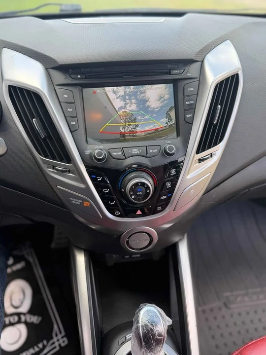 2015 Hyundai Veloster - Image 12 of 14
