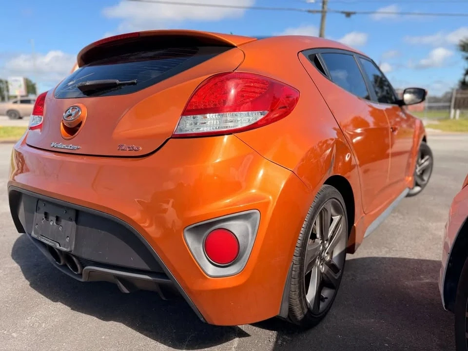 2015 Hyundai Veloster - Image 2 of 12