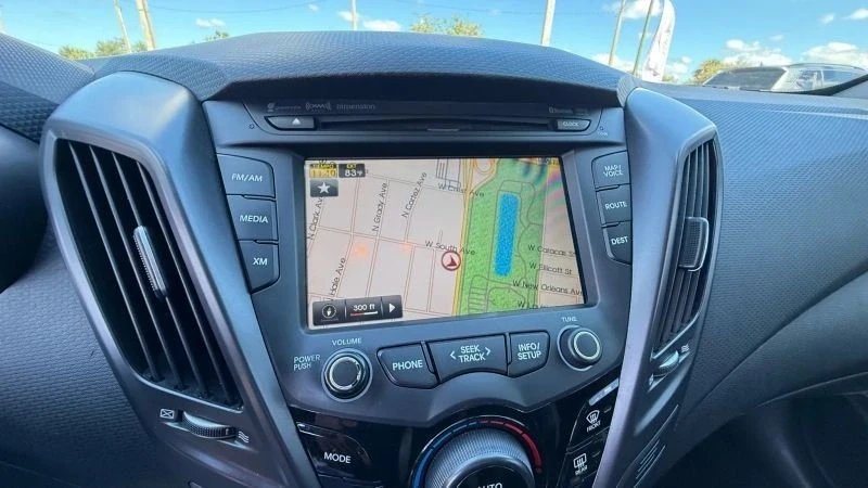 2015 Hyundai Veloster - Image 14 of 18