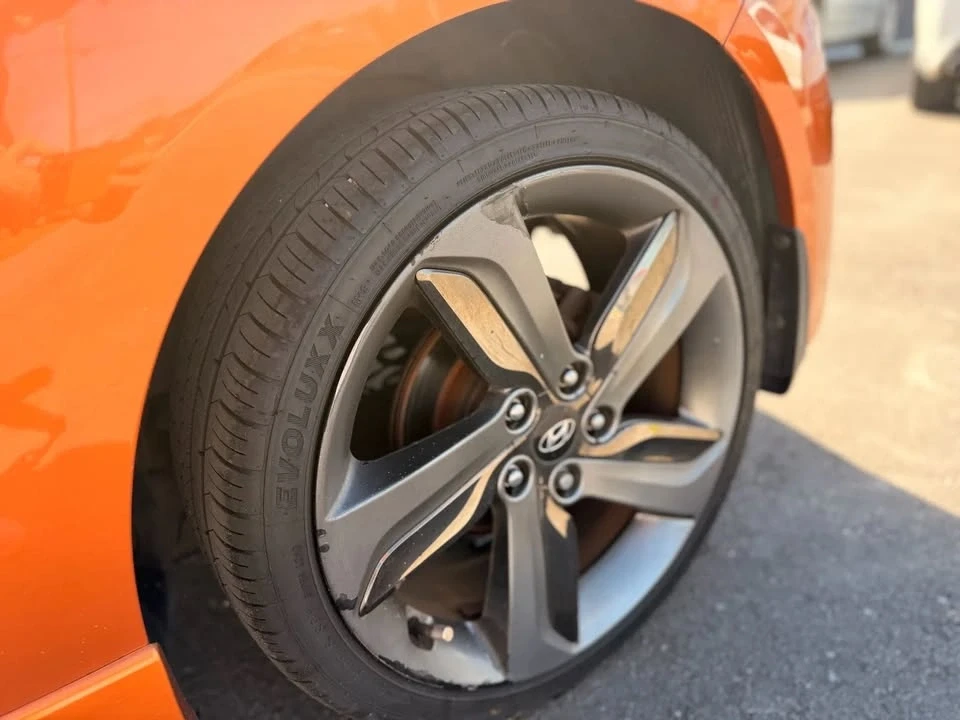 2015 Hyundai Veloster - Image 11 of 12