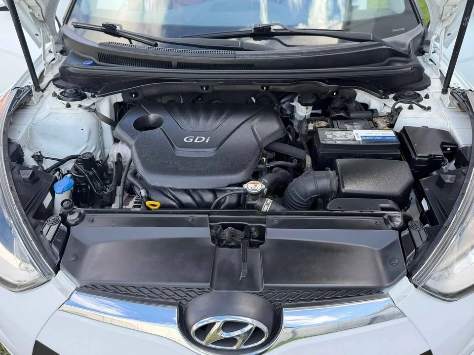 2015 Hyundai Veloster - Image 8 of 14