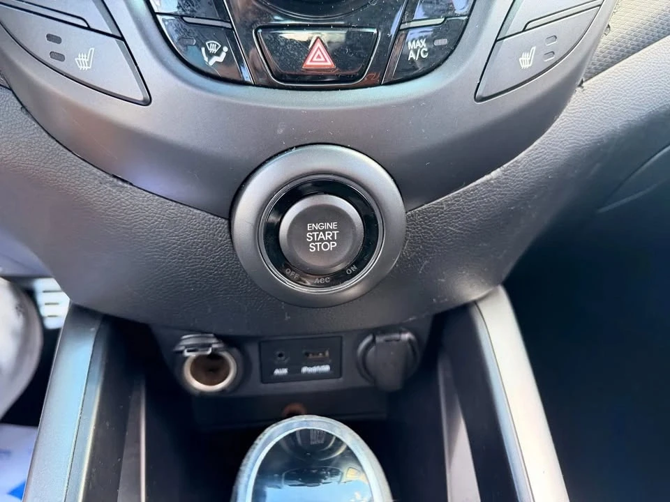 2015 Hyundai Veloster - Image 9 of 12