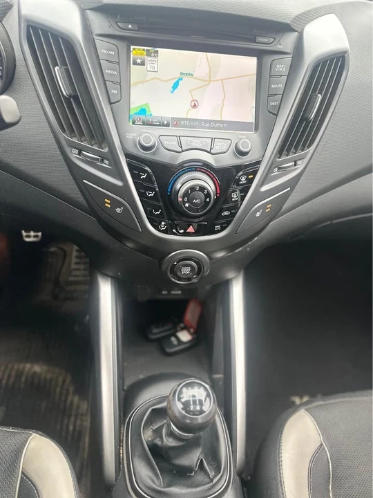 2015 Hyundai Veloster - Image 10 of 13