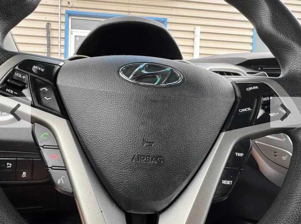2015 Hyundai Veloster - Image 4 of 7