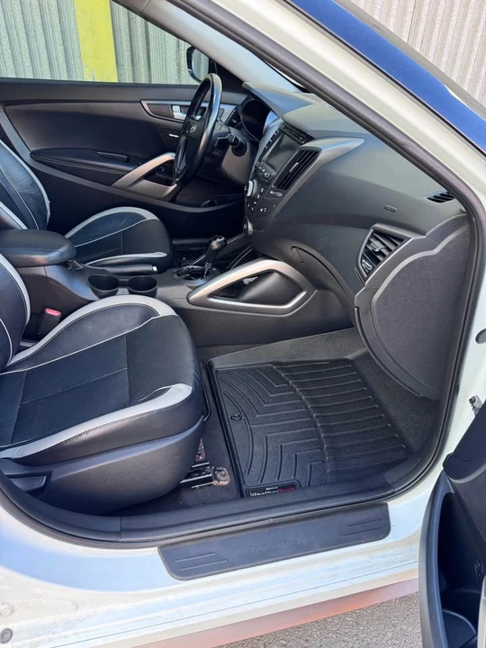 2015 Hyundai Veloster - Image 11 of 12