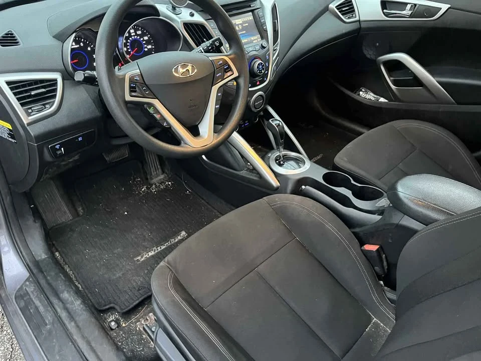 2015 Hyundai Veloster - Image 10 of 11