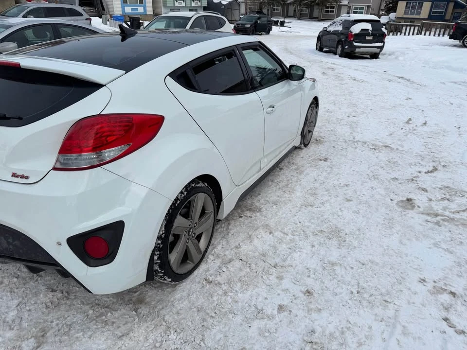 2015 Hyundai Veloster - Image 12 of 14