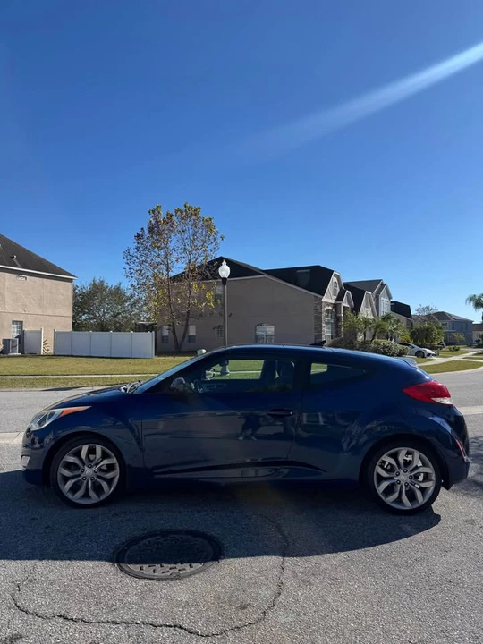 2015 Hyundai Veloster - Image 2 of 13
