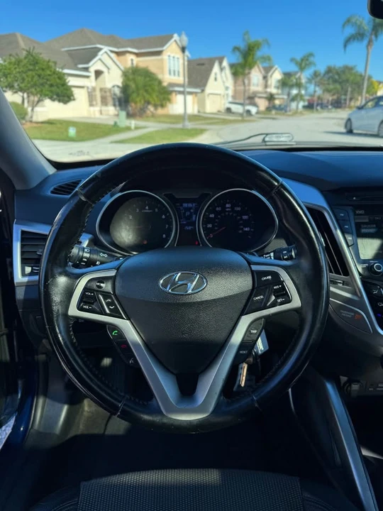 2015 Hyundai Veloster - Image 10 of 13