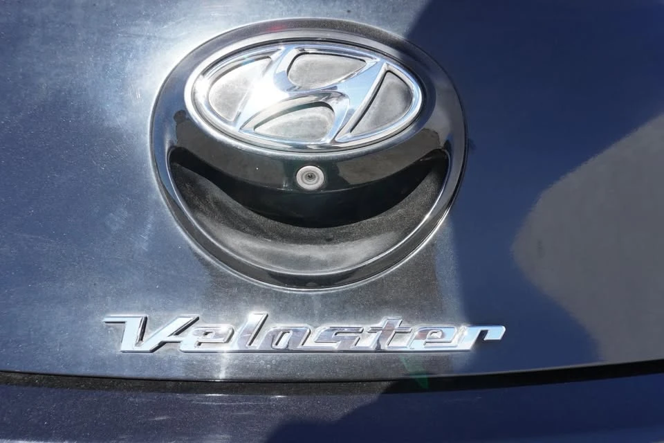 2015 Hyundai Veloster - Image 18 of 20
