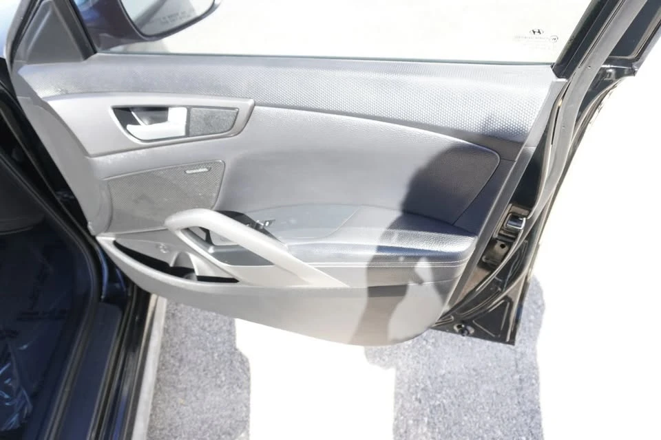 2015 Hyundai Veloster - Image 15 of 20