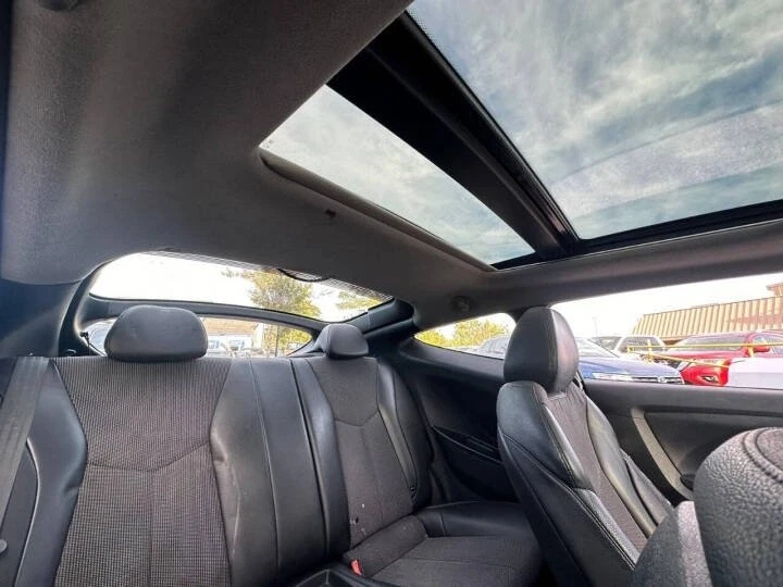2015 Hyundai Veloster - Image 19 of 20