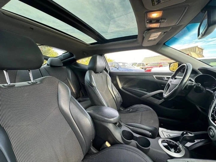 2015 Hyundai Veloster - Image 16 of 19