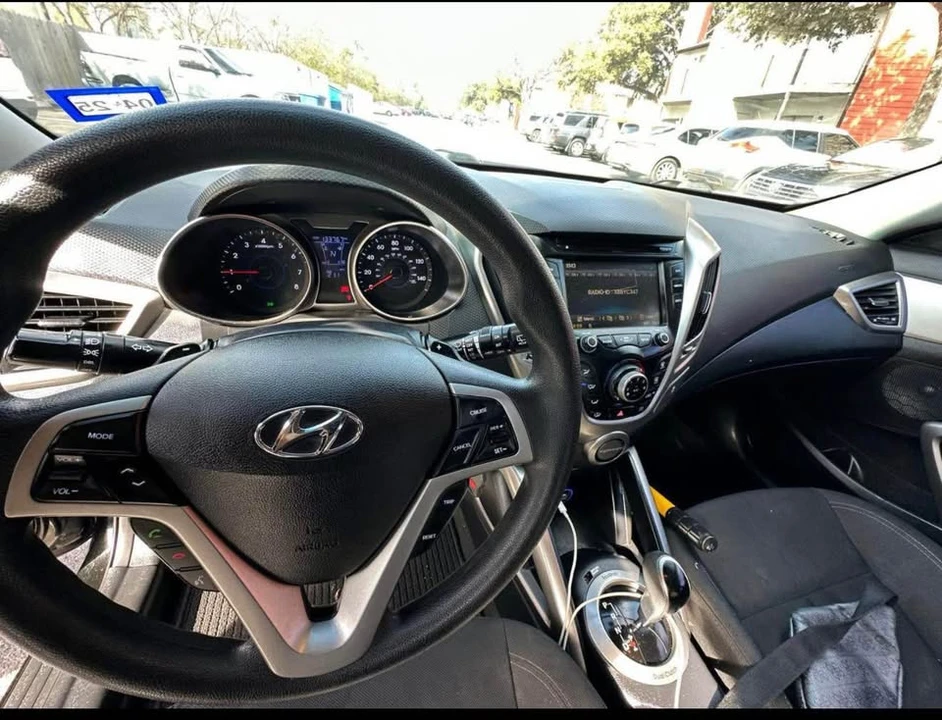 2015 Hyundai Veloster - Image 6 of 8