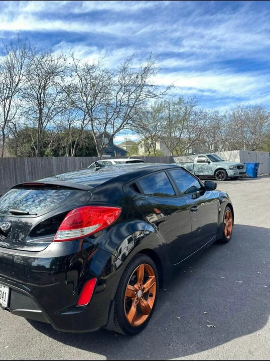 2015 Hyundai Veloster - Image 2 of 8