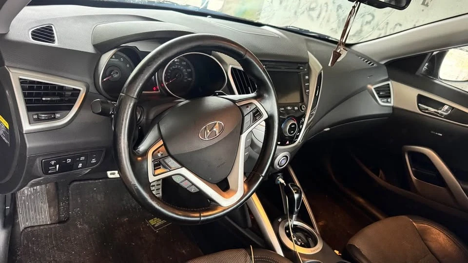 2015 Hyundai Veloster - Image 9 of 17