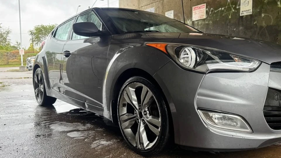 2015 Hyundai Veloster - Image 2 of 17