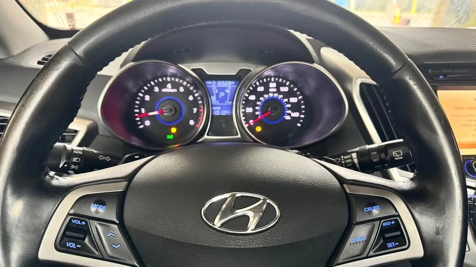 2015 Hyundai Veloster - Image 16 of 17
