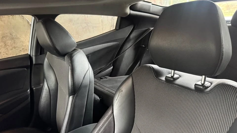 2015 Hyundai Veloster - Image 11 of 17