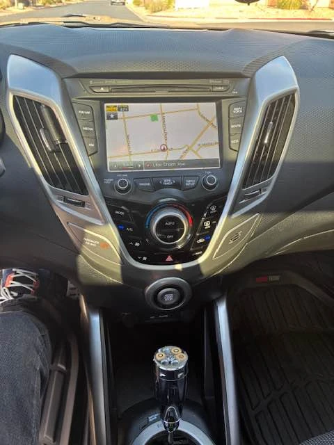 2015 Hyundai Veloster - Image 10 of 16