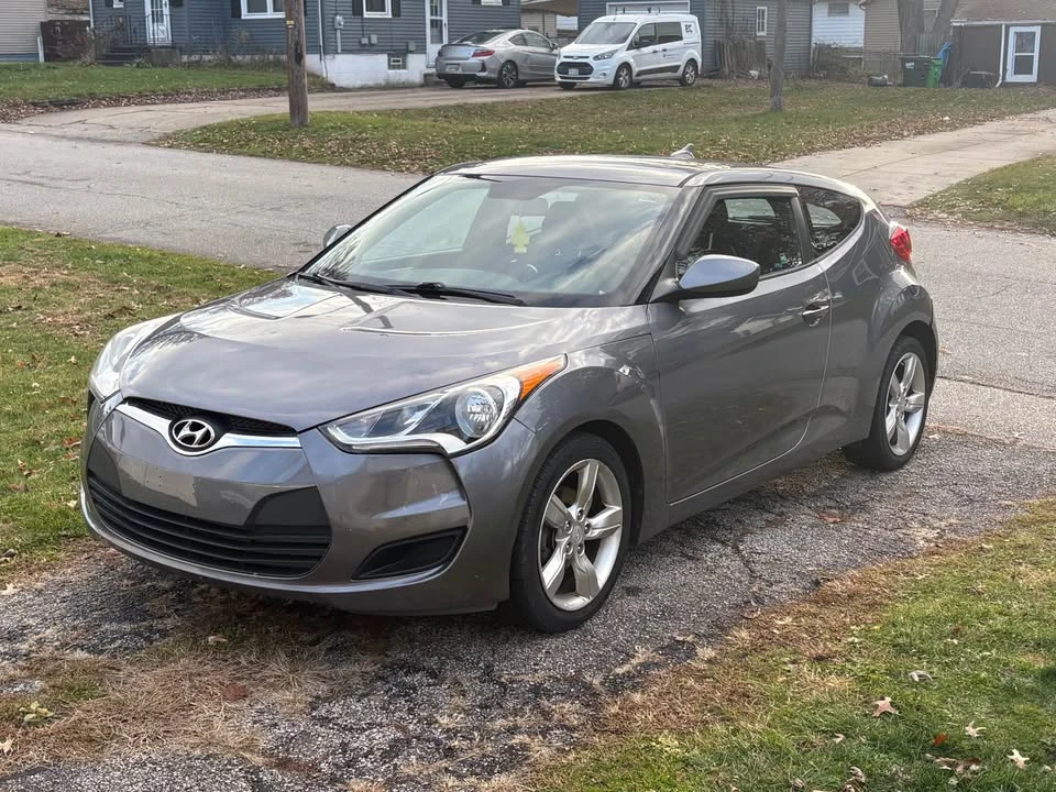 2015 Hyundai Veloster - Image 2 of 4