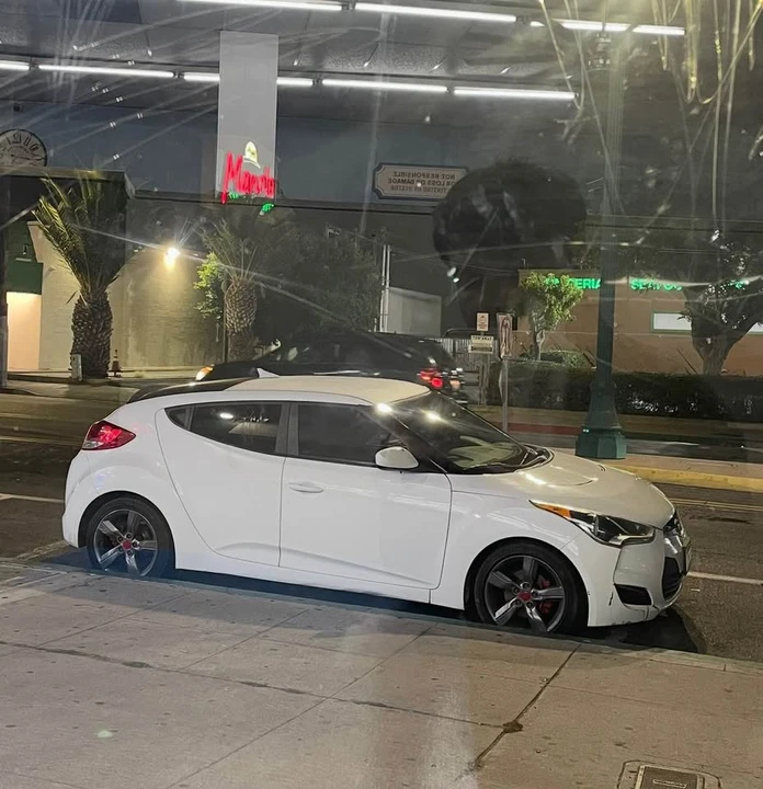 2015 Hyundai Veloster - Image 5 of 9