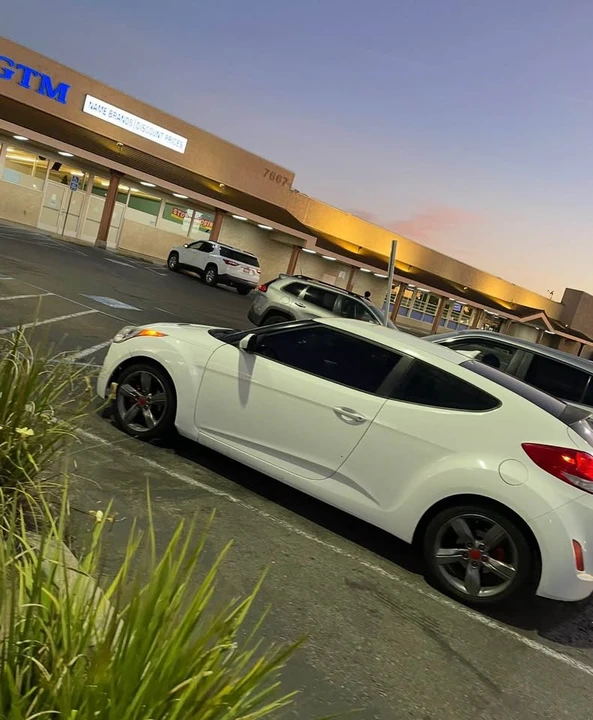 2015 Hyundai Veloster - Image 4 of 9