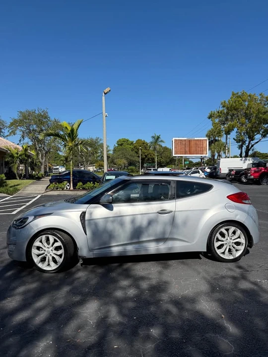 2015 Hyundai Veloster - Image 2 of 12