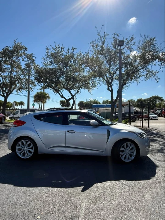 2015 Hyundai Veloster - Image 7 of 12