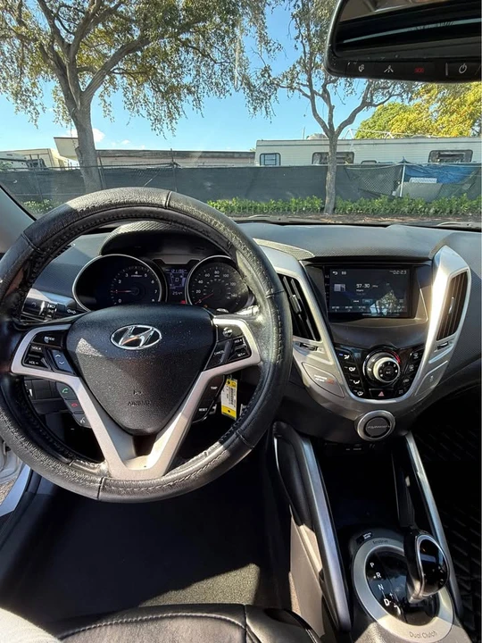 2015 Hyundai Veloster - Image 11 of 12