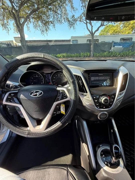 2015 Hyundai Veloster - Image 10 of 12