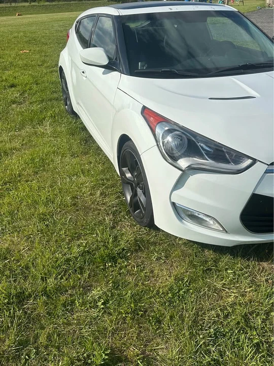 2015 Hyundai Veloster - Image 2 of 12