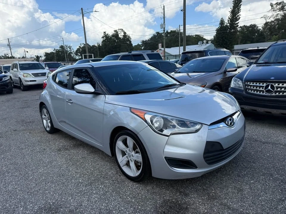 2015 Hyundai Veloster - Image 15 of 19