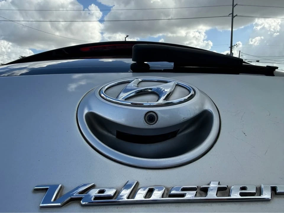 2015 Hyundai Veloster - Image 13 of 19