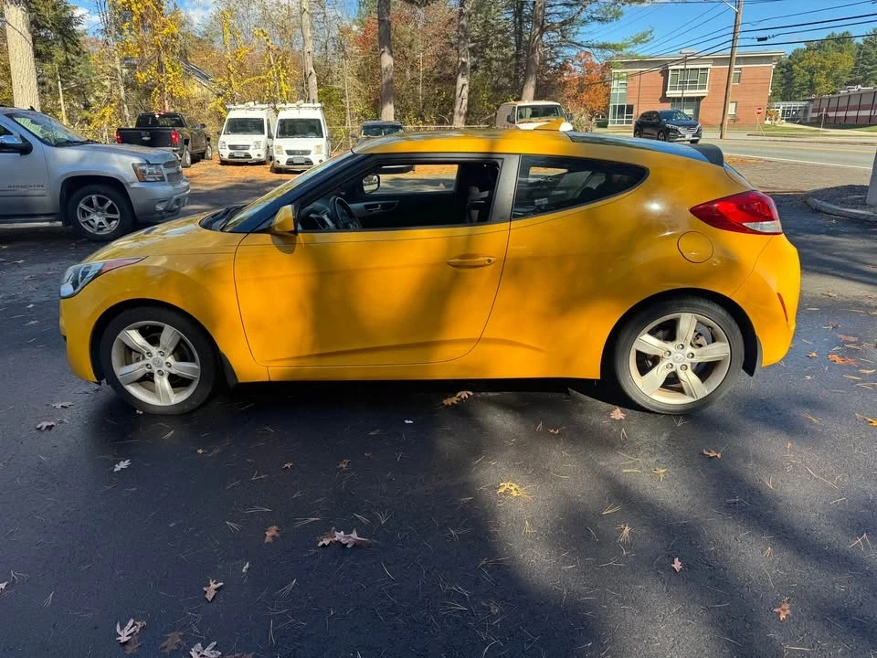 2015 Hyundai Veloster - Image 2 of 15