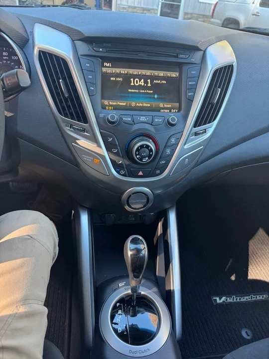2015 Hyundai Veloster - Image 8 of 15