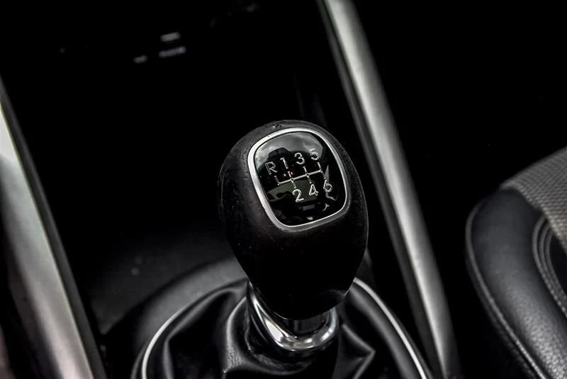 2015 Hyundai Veloster - Image 7 of 16