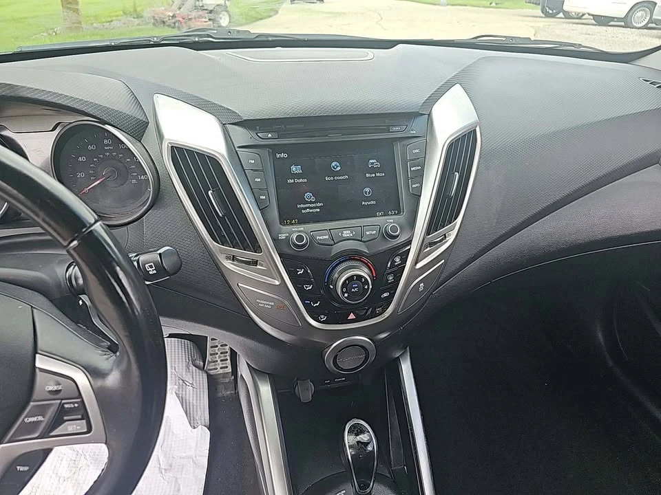 2015 Hyundai Veloster - Image 2 of 11