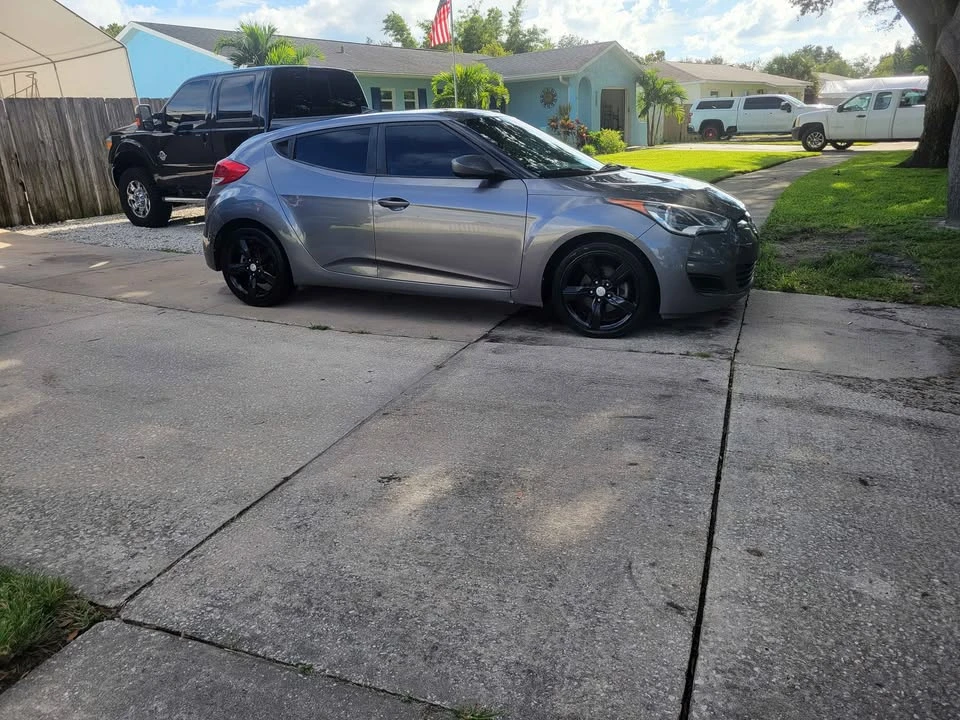 2015 Hyundai Veloster - Image 2 of 10