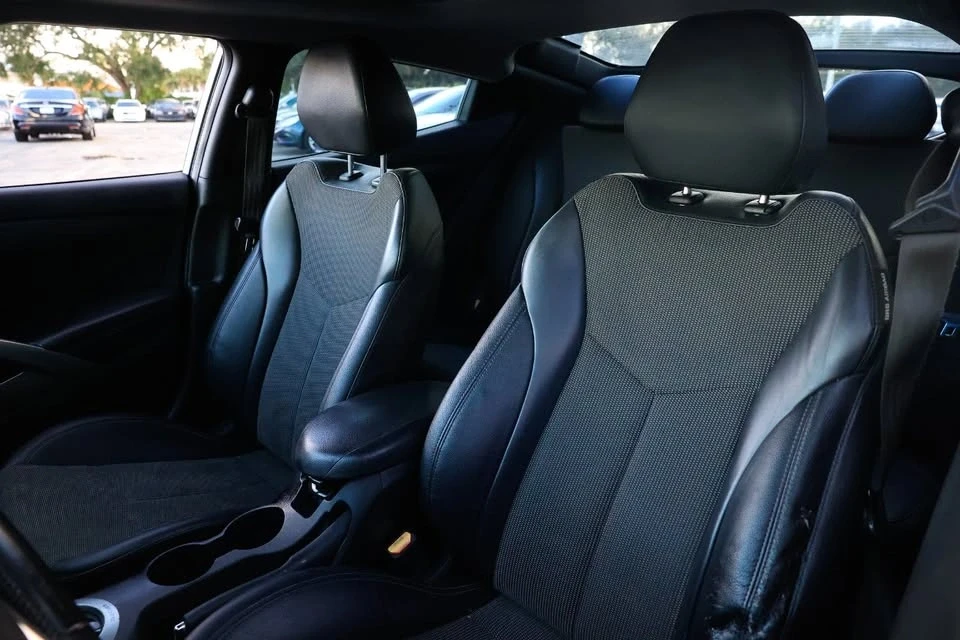 2015 Hyundai Veloster - Image 7 of 18