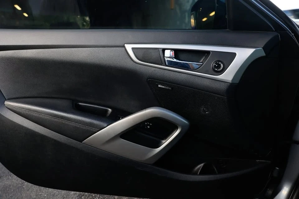 2015 Hyundai Veloster - Image 15 of 18