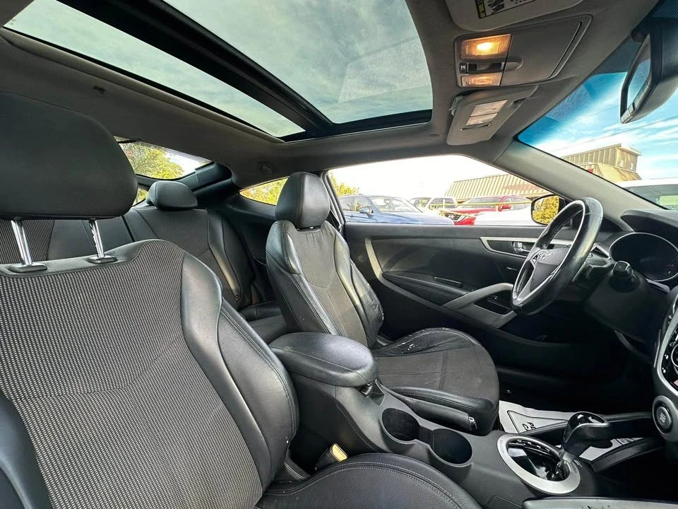 2015 Hyundai Veloster - Image 10 of 20