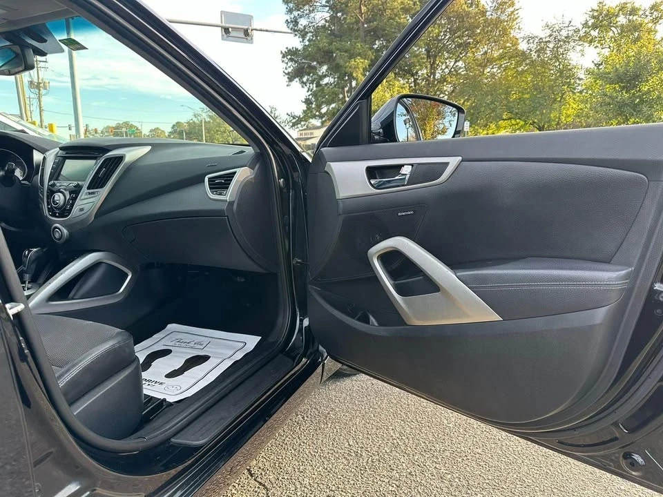 2015 Hyundai Veloster - Image 14 of 20
