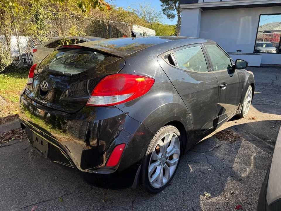 2015 Hyundai Veloster - Image 2 of 7