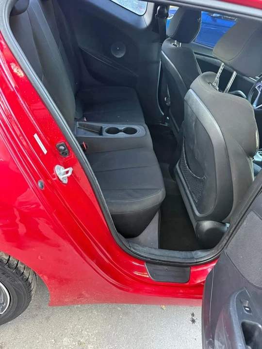2015 Hyundai Veloster - Image 8 of 9